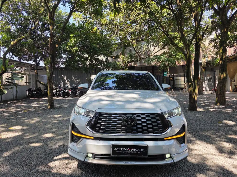 Toyota Kijang Innova 2.0 Q Zenix Hybrid CVT Matic 2023 Zenix HV ANTIK