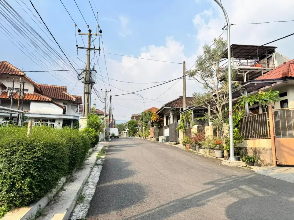 DIJUAL CEPAT RUMAH KOMPLEK SAYAP SURAPATI DEKAT GEDUNG SATE POSISI HOOK KOTA BANDUNG