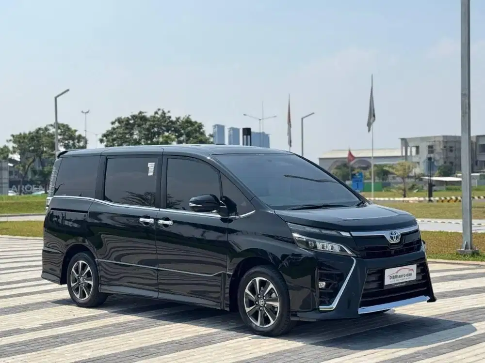 Toyota Voxy 2020KM56RB