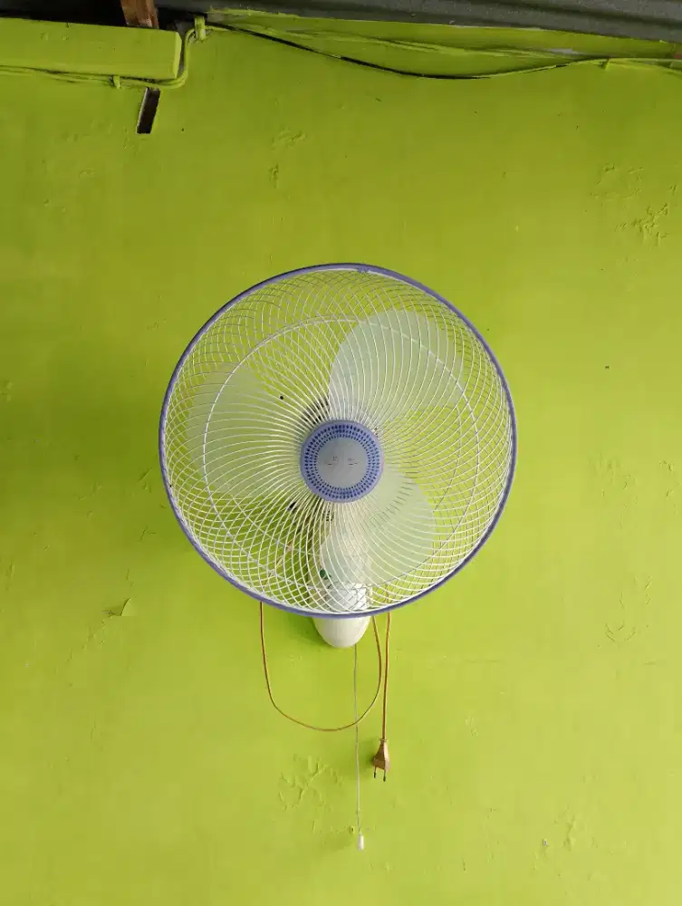 Kipas angin dinding merk Maspion 16 inch