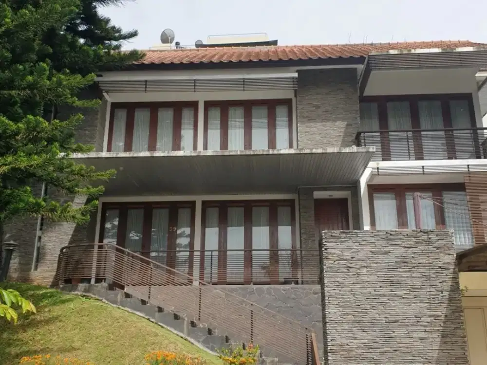 Dijual Rumah Alam Nirwana, Dago, Bandung
