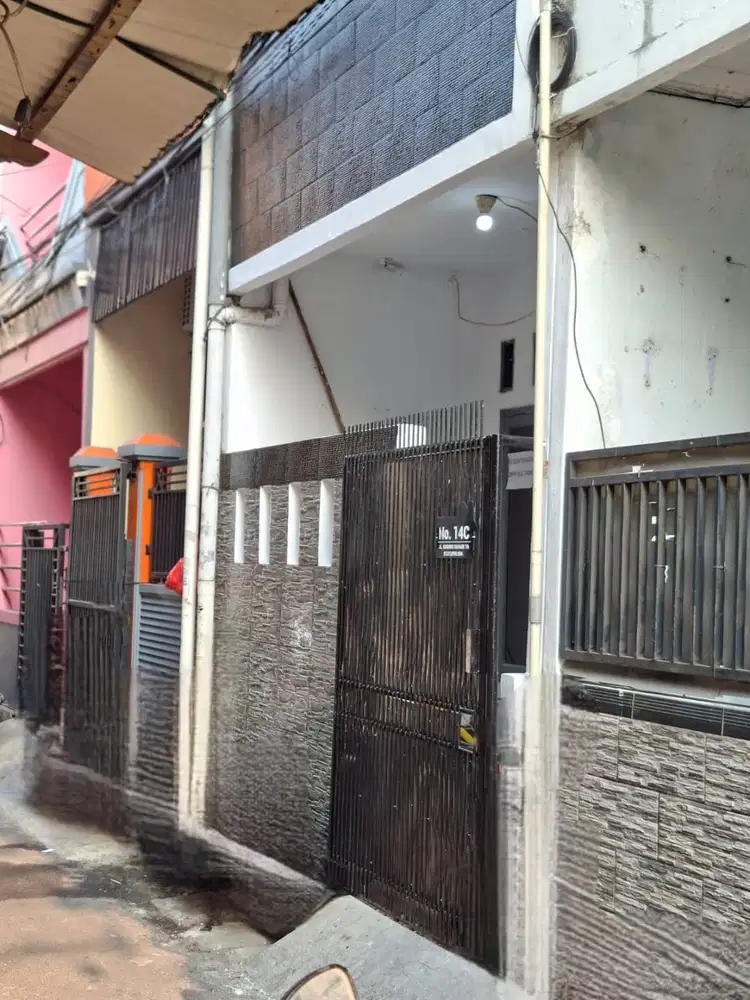 Rumah Minimalis 2 Lantai di Jalan Gunung Sahari 7A