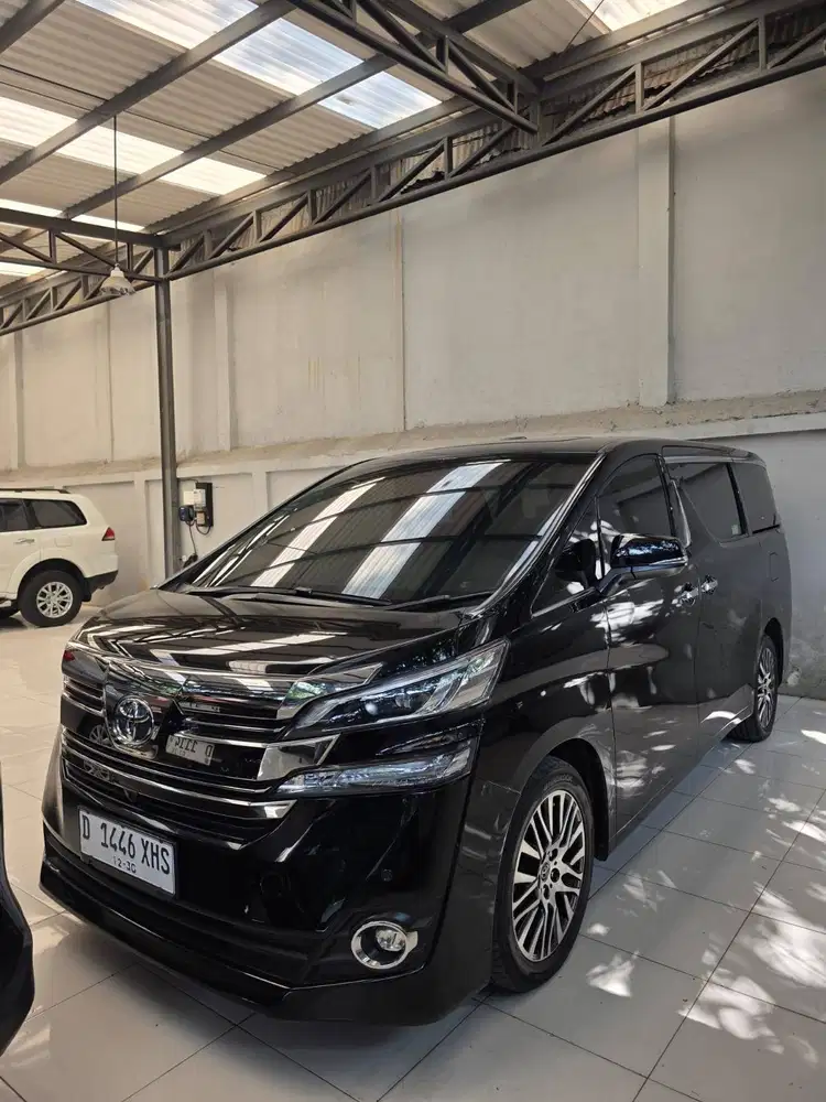 TOYOTA VELLFIRE 2.5 G AT MATIC 2016 HITAM ISTIMEWA ASTINA NO ALPHARD