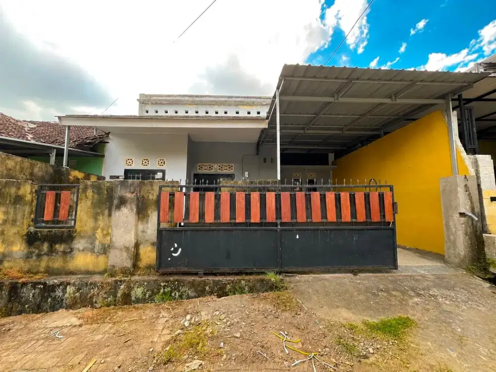 Rumah di Kompleks perumahan Blencong dekat Rembiga