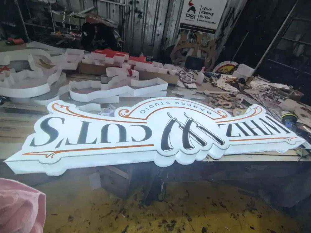 Helper Produksi Signage