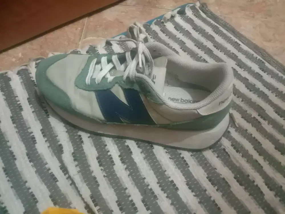 Sepatu New Balance ORI, kondisi 80% . 400 Ribu