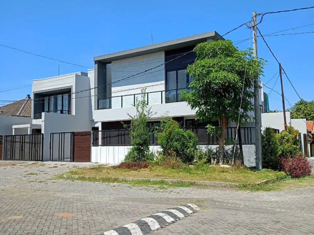 Rumah Baru Gayungsari, 2 Lantai, Hook, Lt 185, 4 K.Tidur, SHM, Strategis, 3 Mobil.