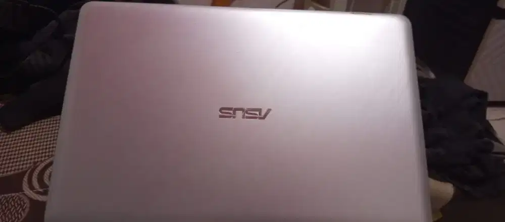 Laptop Asus X543UAR Core i3 - RAM 4GB - SSD 256GB (Ngebut & Mulus)