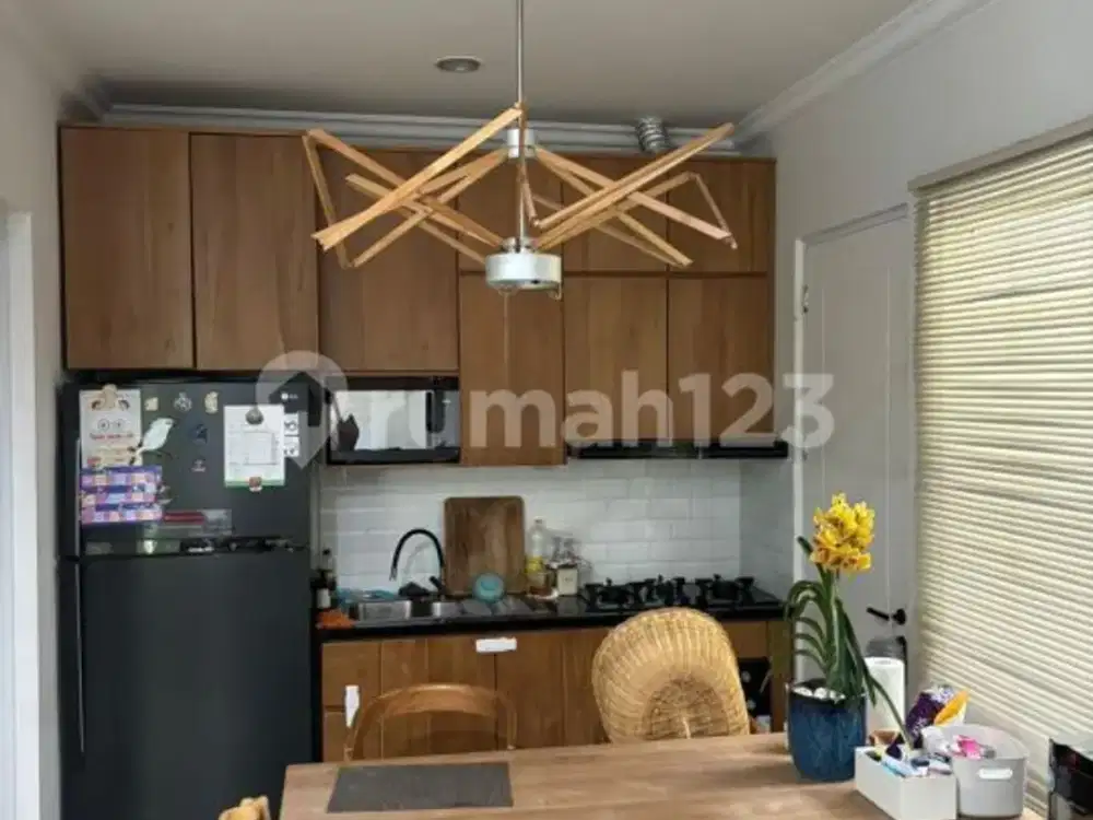 Rumah cantik asri Bagus hadap Utara 2 Lantai di Greenwich BSD
