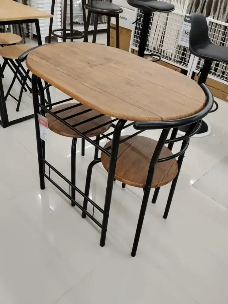 Meja makan Hana minimalis