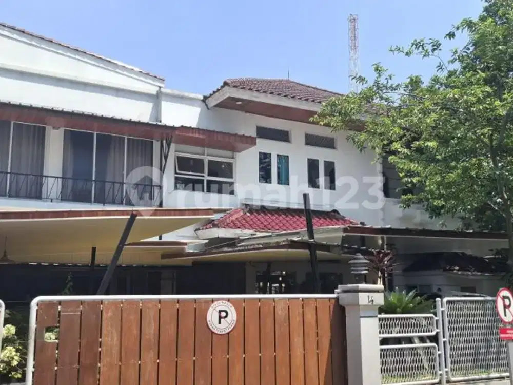 Rumah Hook Luas 1018 M2 Tanah Sareal - Strategis untuk Kantor dan Ruang Usaha Kreatif!