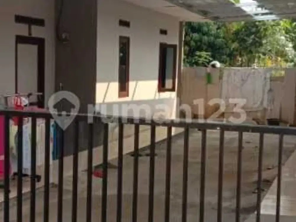 Rumah Kontrakan 6 Pintu Dekat Riverside Golf Jaya dengan Tanah Kosong Cocok untuk Investasi Huni Pekerja Sekitar