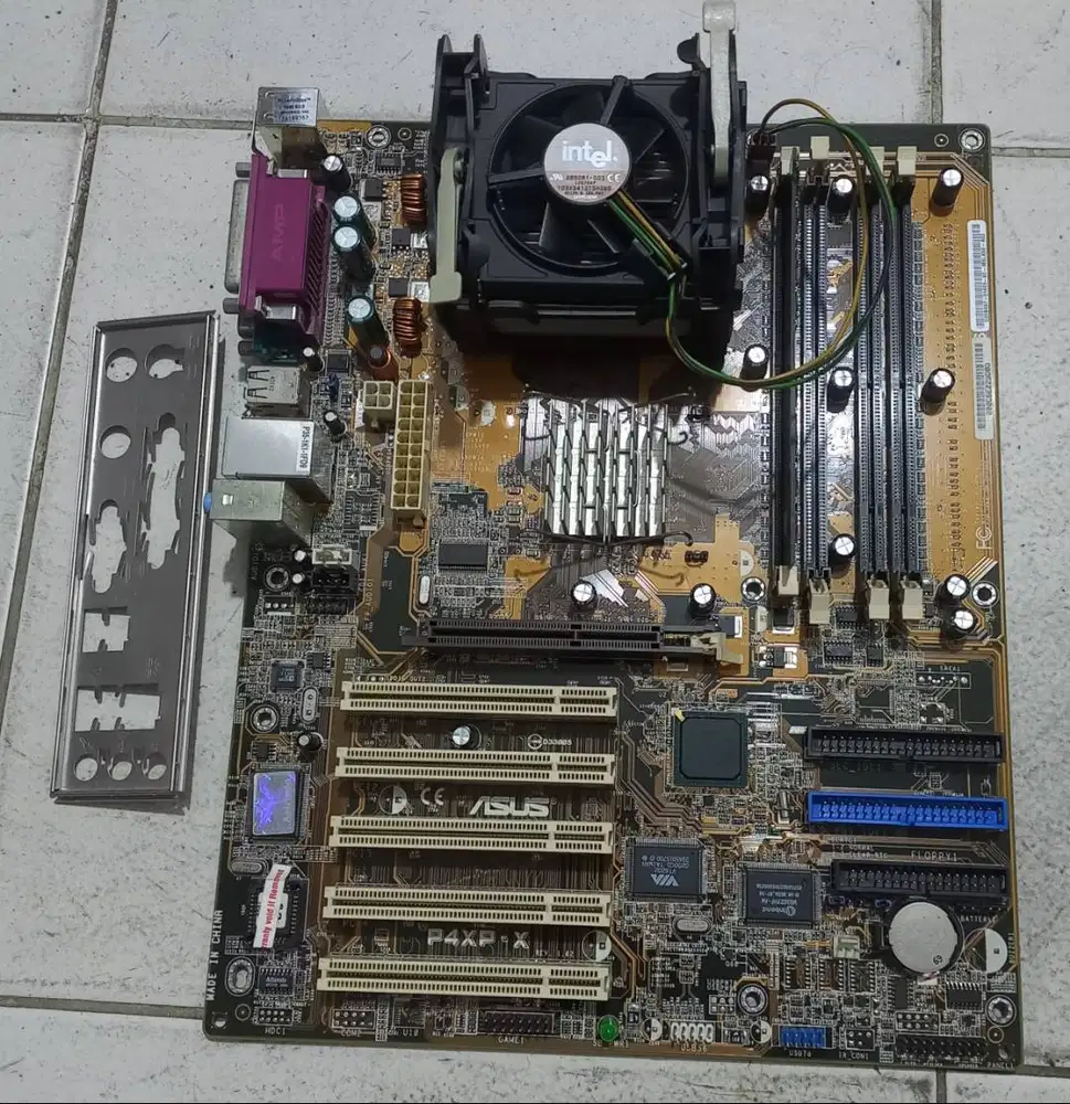 Mobo Asus,O8I3IO7 55OOO Lengkap Ram dan Procesor,jual murah cuma 175rb