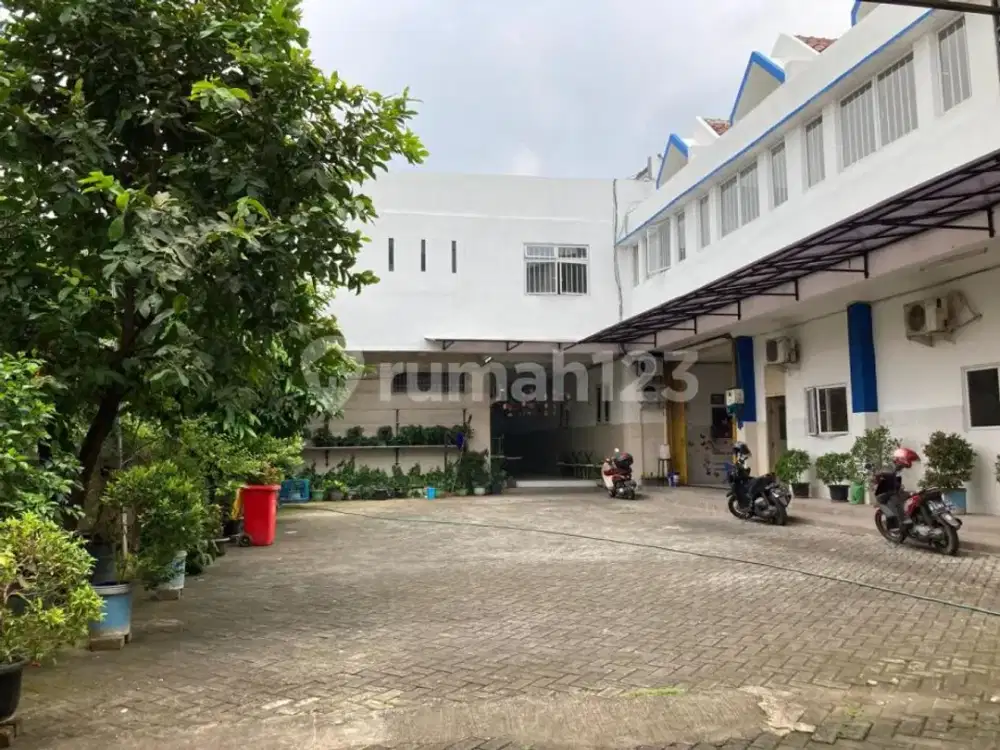 Harus Terjual Gedung Komersial Ex Sekolah Jl. M. Toha, Kota Tangerang