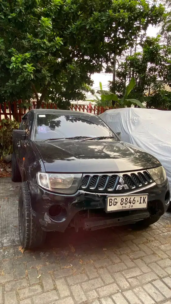 Mitsubishi Strada Triton GLX 4x4 2.8L Manual 2008 HTAM JAKARTA