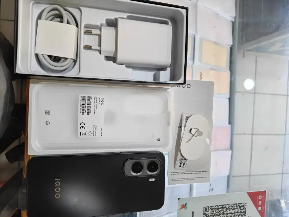 Jual hp iqoo Z11 5G 8/256 like new
