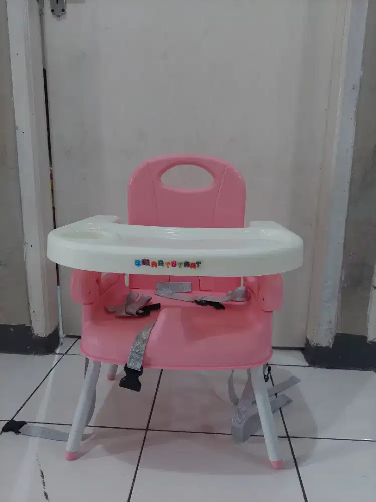 Tempat duduk makan anak