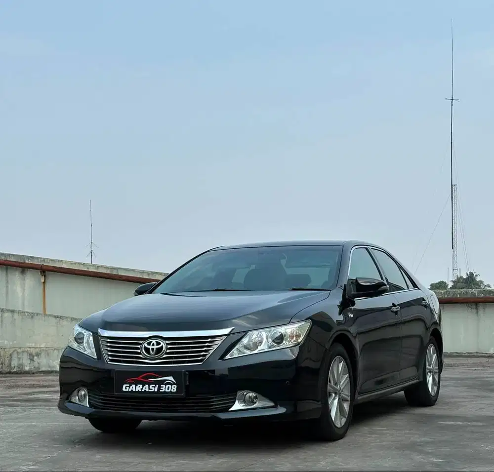 Toyota Camry 2.5 V AT 2014 Hitam Metalik Kilometer 150 rb