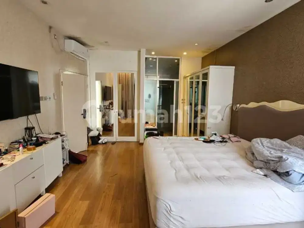 Dijual Rumah Crown Mansion Pik Uk 8X17, Renov Jadi 4Lt, SHM