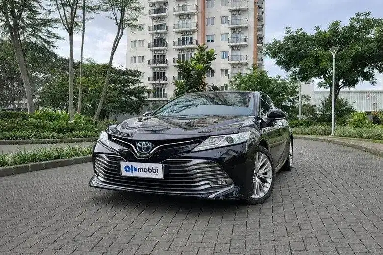 DP RENDAH - Toyota Camry 2.5 Hybrid-AT 2021