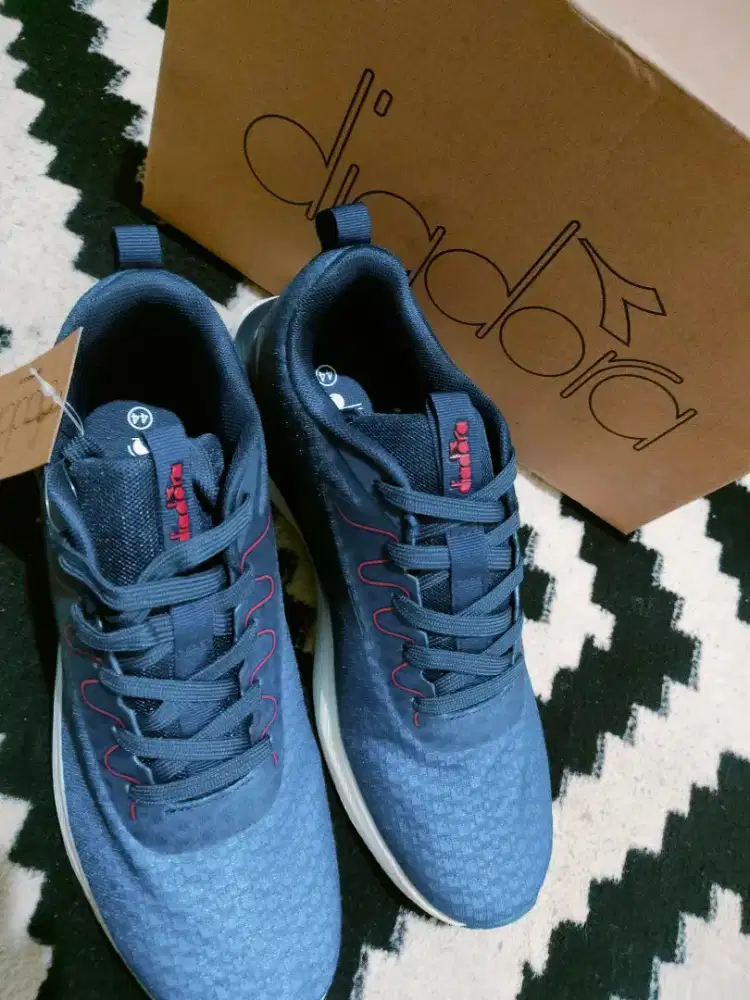 Sepatu diadora size 44 ori