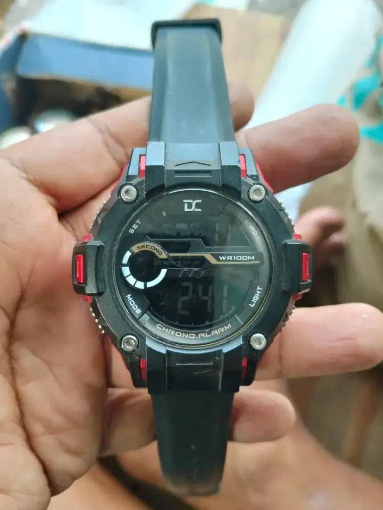 Jam tangan digital merk Digitec DD-5016M