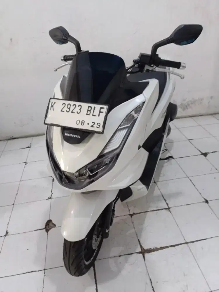 honda PCX 160 putih