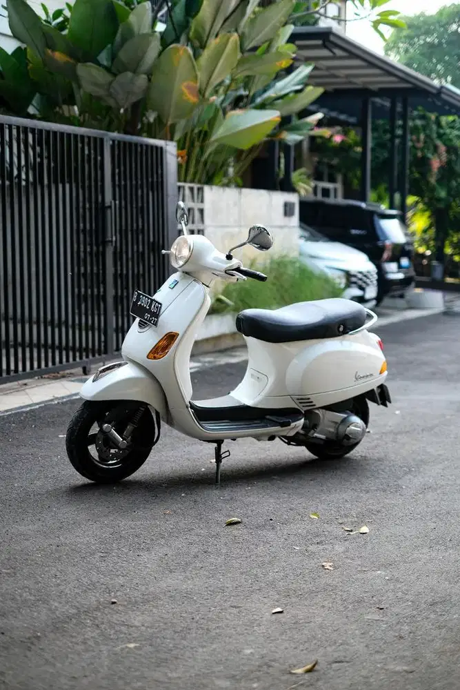 JUAL MURAH VESPA LX 150CC 2V PUTIH