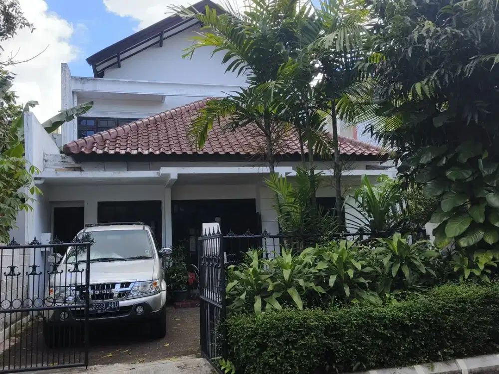 Rumah 2 lantai strategis, nyaman dekat Zona komersial untuk Bisnis