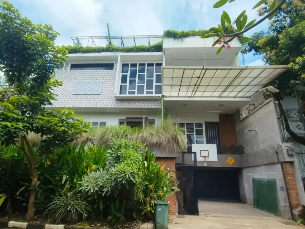 Rumah Nuansa Tropis di Vila Cinere Mas, Nyaman dan Aman
