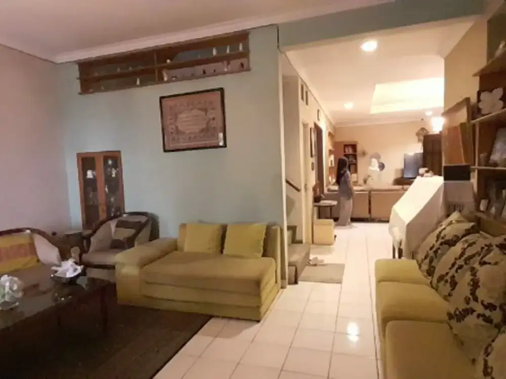 Rumah impian anda menanti di Pondok Indah, 2 lantai mewah Strategis