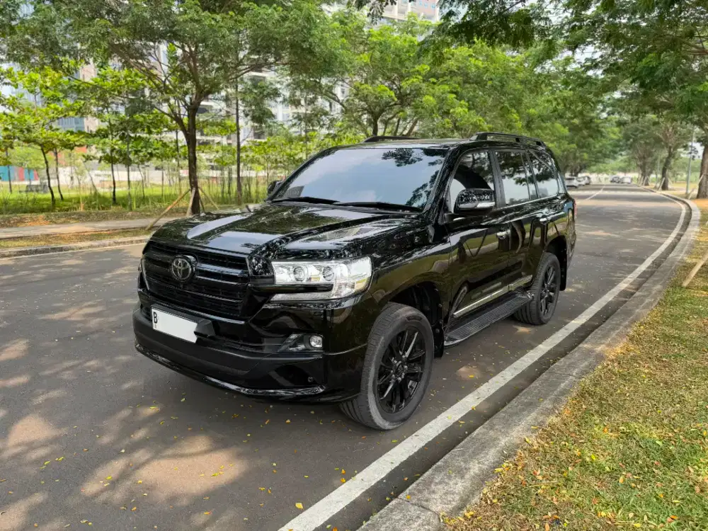 Toyota Land Cruiser VXR 200 Diesel AT 2019