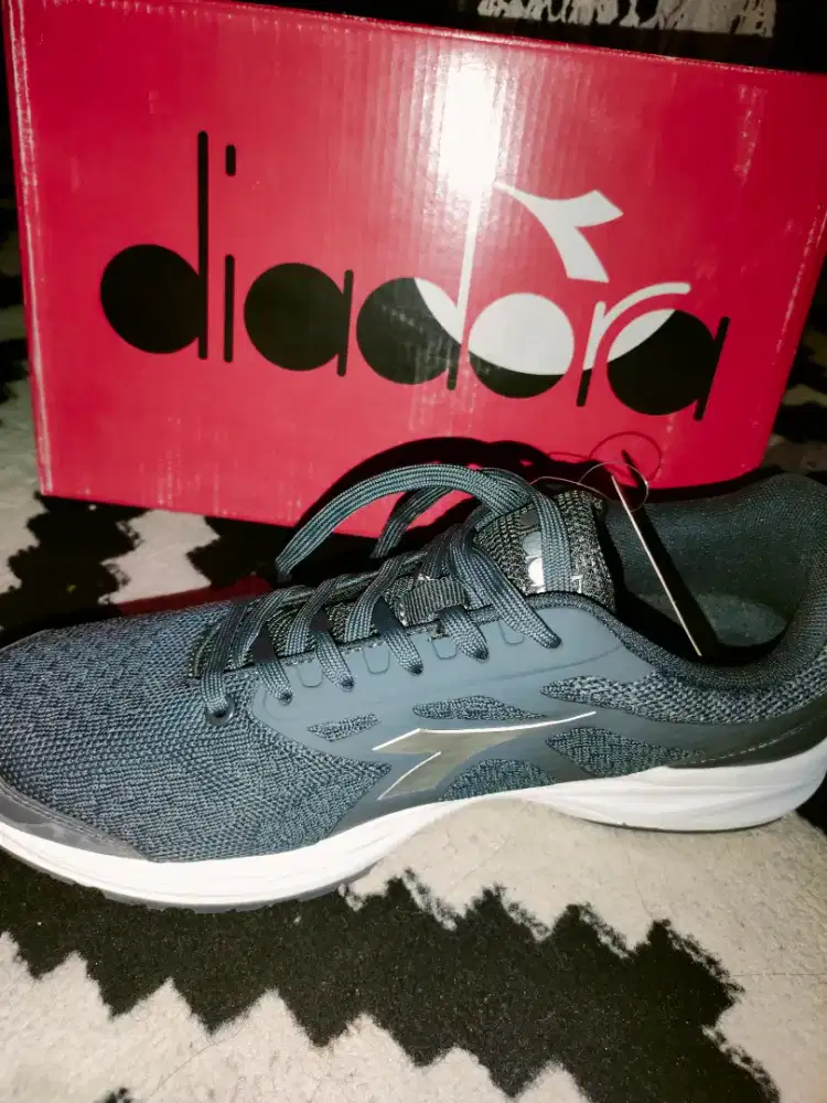 Sepatu diadora Size 45