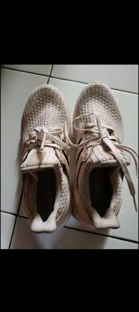 Dijual Sepatu Ultraboost Adidas size 37,5 rare item