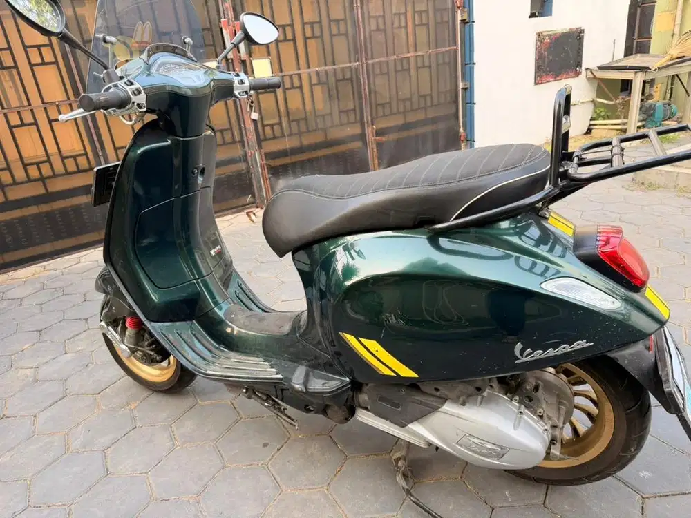 Vespa Sprint 150 SixtiesRacing 2020 warna hijau