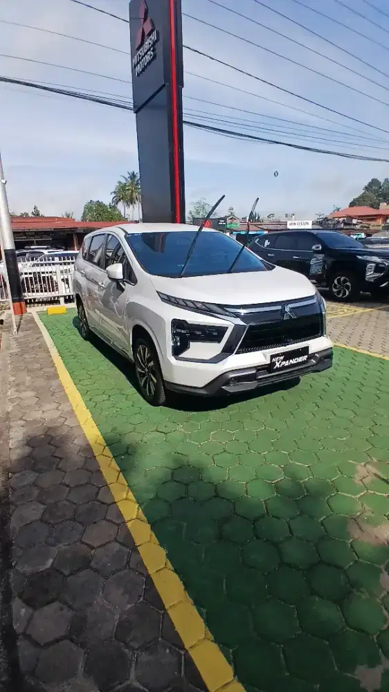 Mitsubishi New Xpander Putih Siap Pakai Kondisi Istimewa