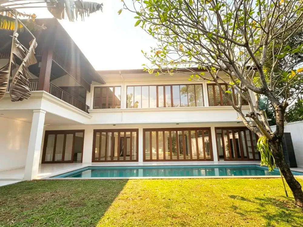 Rumah Kemang Jakarta Luas dan Asri Dalam Town House