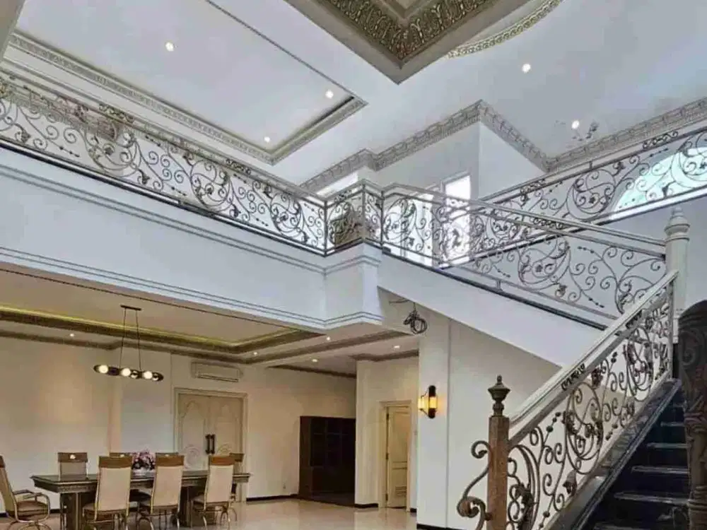 Dijual Rumah Hook di Jalan Cokroaminoto Surabaya Pusat