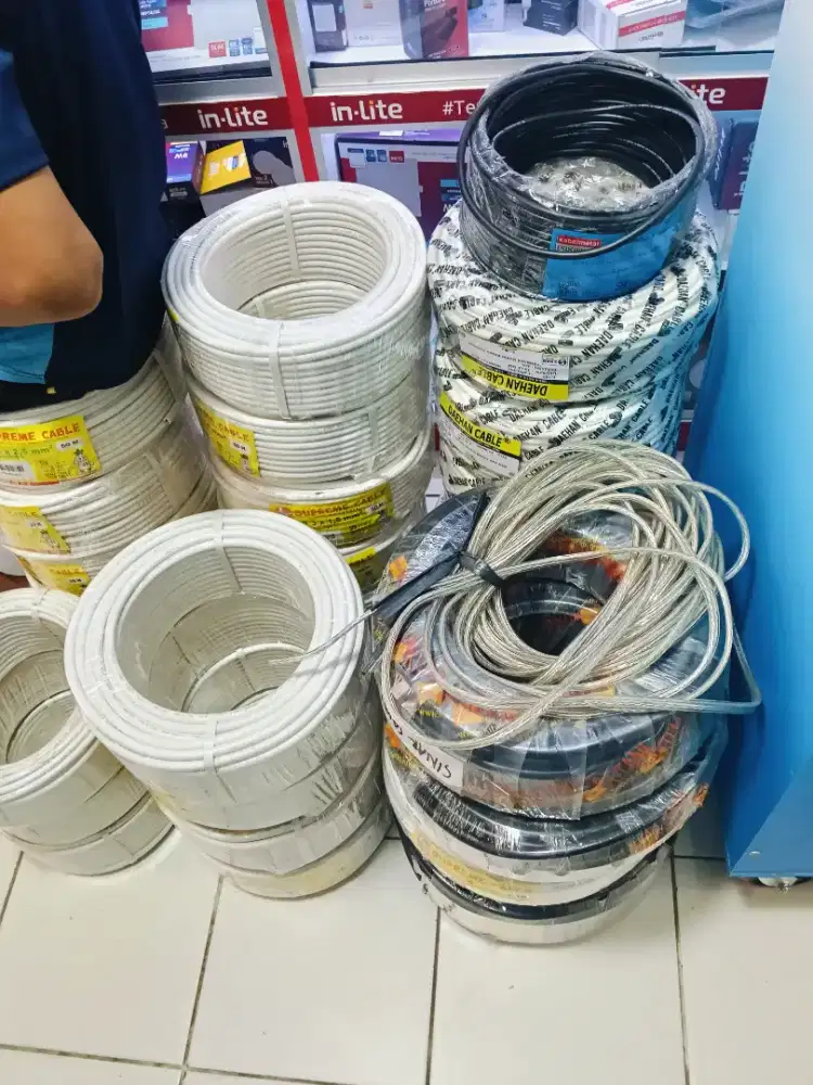 Kabel merk supreme.buat taman outdor sisa 25 meter  masih baru