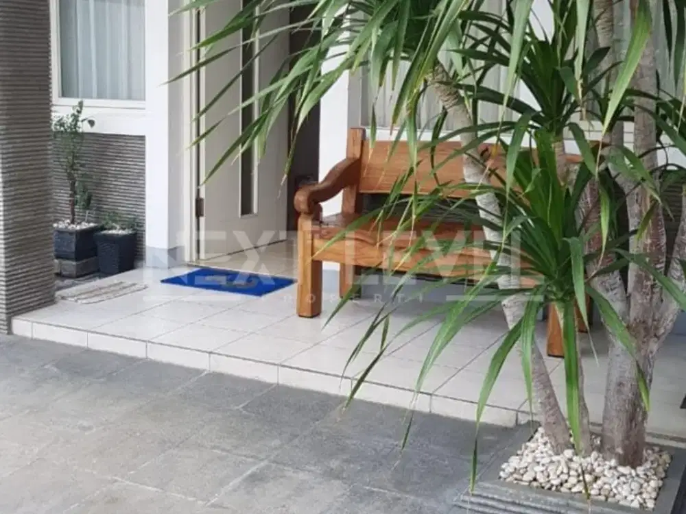 Dijual rumah di alam galaxy Surabaya barat