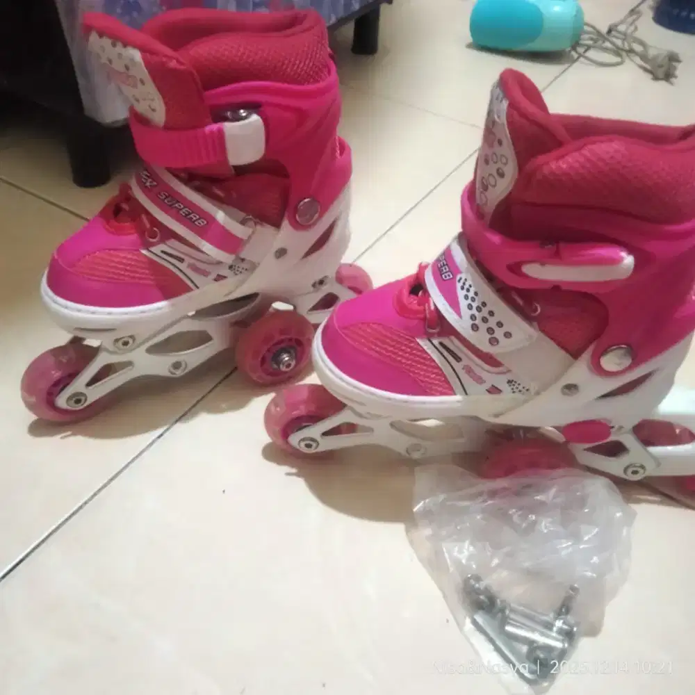 Mainan anak sepatu roda