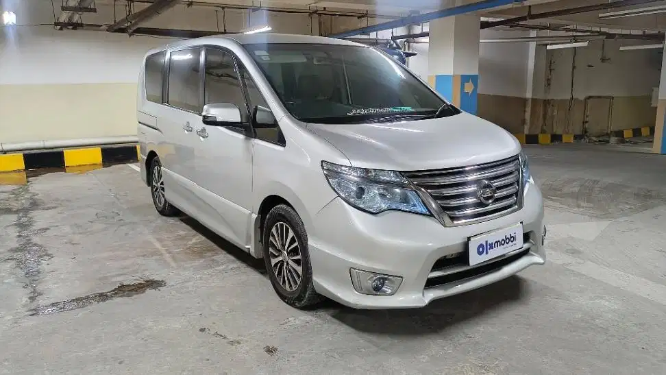 DP MURAH Nissan Serena 2.0 Highway Star Bensin-AT 2015 Silver CJUZB