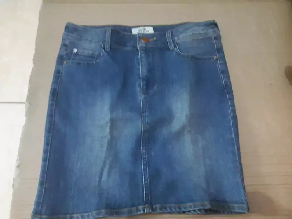 Rok jeans pendek  merk mahal