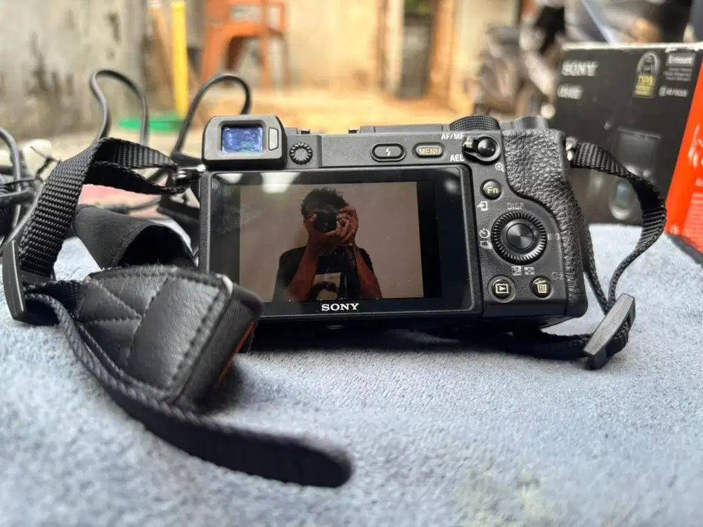 SONY A6400 LENSA SONY 35MM F1.8