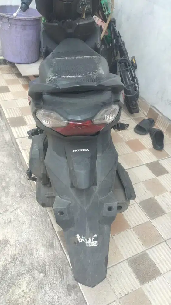Beat deluxe hitam 2023