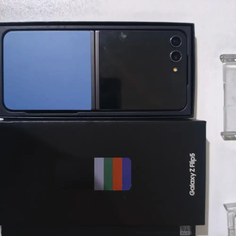 Samsung Galaxy Z Flip 5 – RAM 8GB / 512GB Harga NETT
