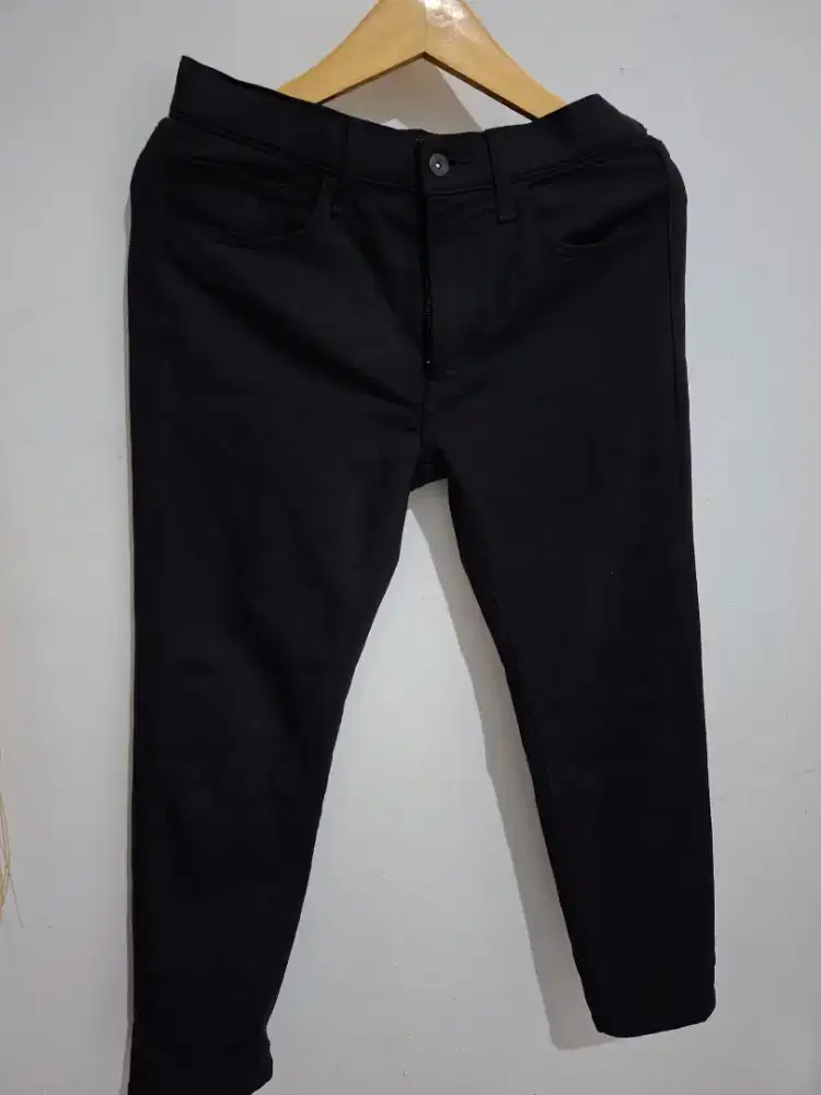 Celana panjang pria uniqlo hitam