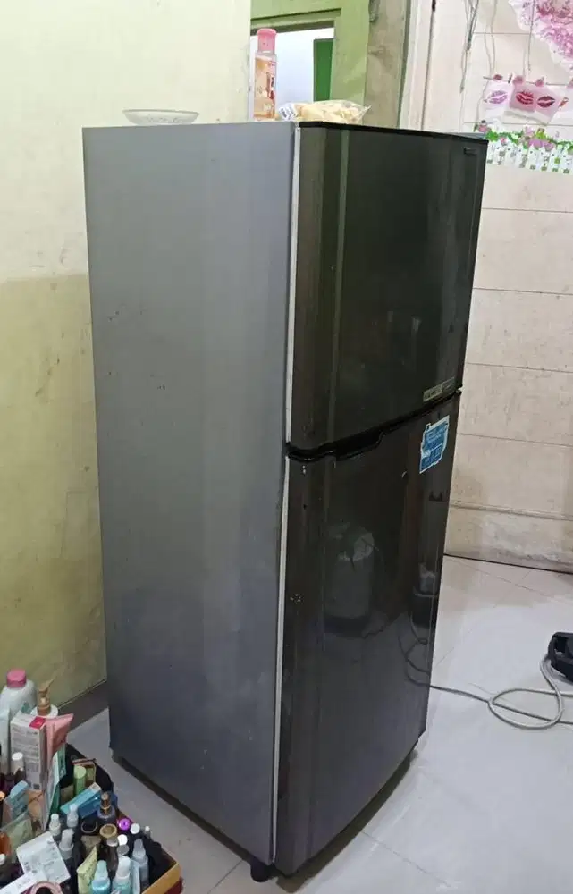 Dijual kulkas toshiba 2 pintu