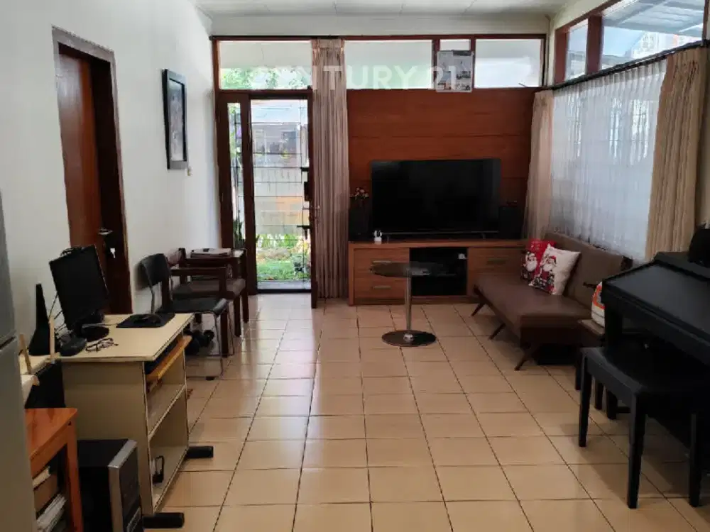 Rumah Nyaman Dan Asri Hoek Di Sayap Pajajaran