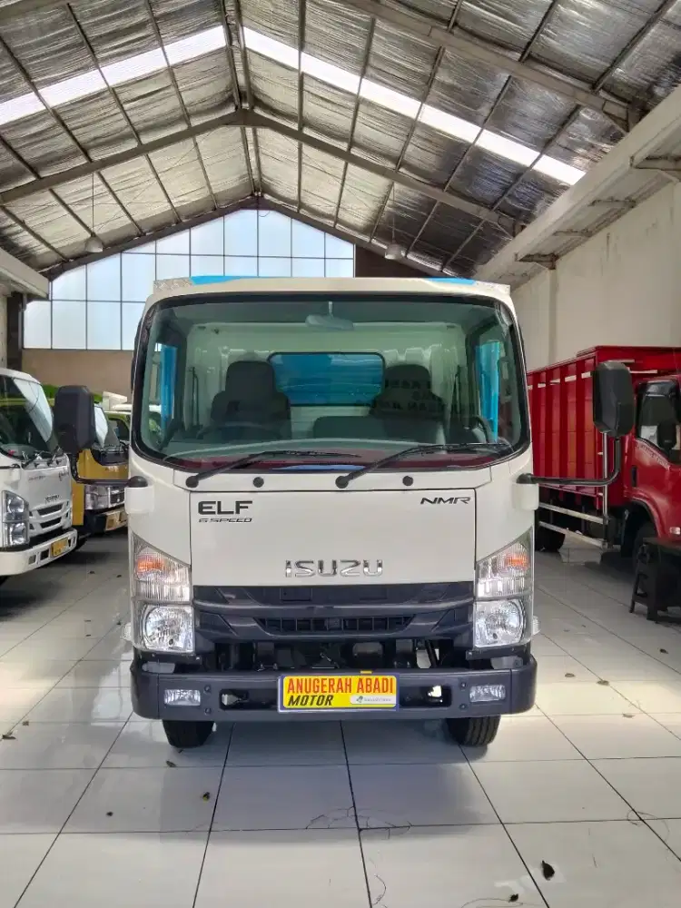 Isuzu elf giga light truck 2025